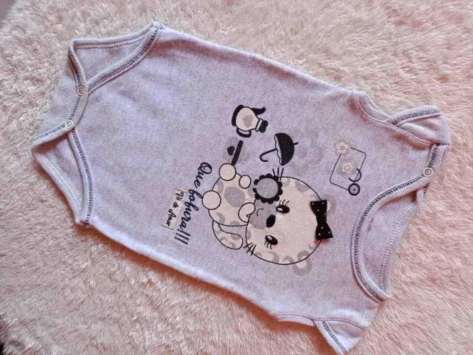 Bazar baby Roupinhas menina tamanhos M 10$ cada
