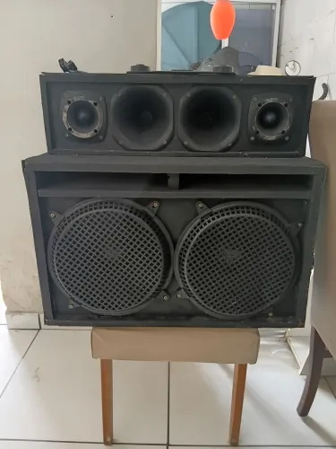 Caixote de som automotivo 