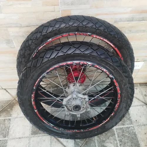 Lander & Tenere 250 (Rodas) Montada