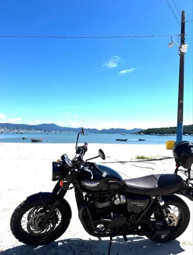 Bonneville TRIUMPH T120 BLACK