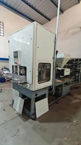 Maquina Injetora Himaco Bicolor 120T, ano 2003