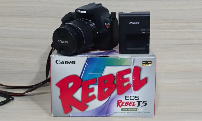CANON EOS T5 + LENTE 18-55MM IMPECÁVEL APENAS 11K CLICK