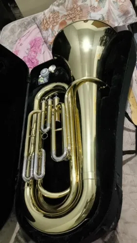 Tuba j310 bem conservada afinação em DÓ