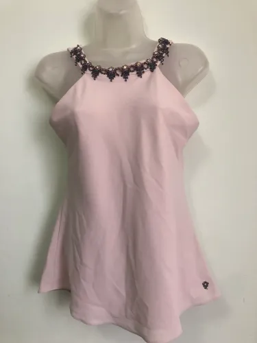 Blusa bege com pedrarias