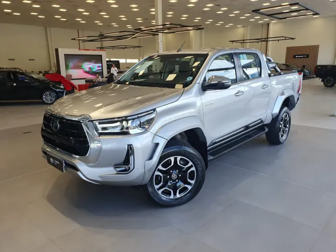 Toyota Hilux CD SRX Plus 4X4 2.8 TDI Die. Aut. 2024