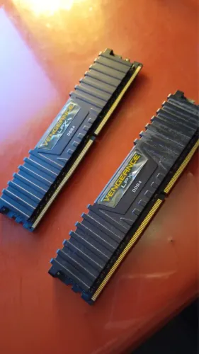 Memória RAM Corsair Vengeance LPX 8GB DDR4 (Unidade)