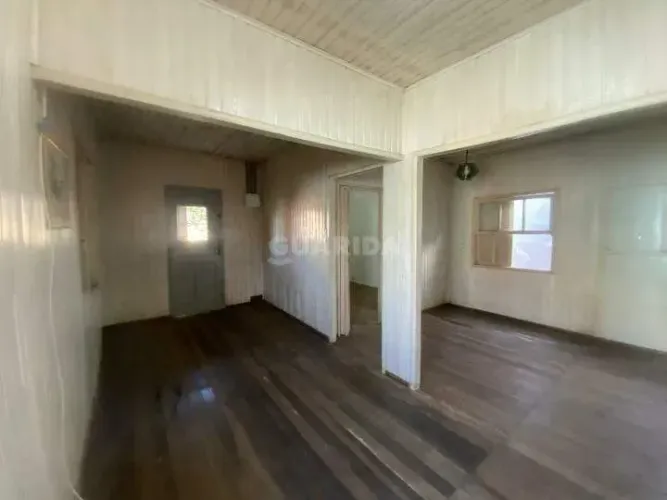 Casa Residencial com 3 dormitórios para alugar no bairro Sarandi.