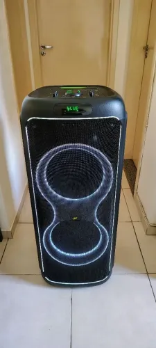 Vendo caixa de som super potente, nova e a bateria.