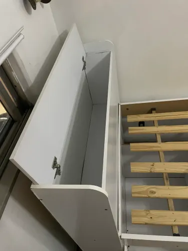 Cama de solteiro com  baú 