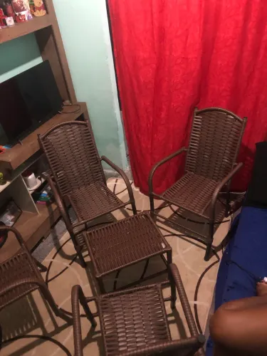 Vendo conjunto de cadeira com centro novo
