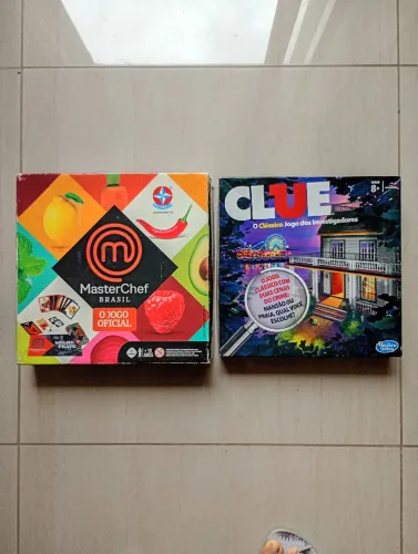 Kit 2 Jogos de Tabuleiro: Clue (Hasbro) + MasterChef Brasil (Estrela)