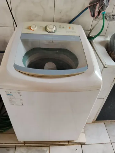 Vendo máquina Consul 12 kilos. Voltagem 220