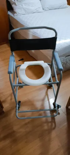 Cadeira de Banho Higiênica Dobrável D30 Dellamed