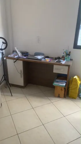 Escrivaninha Madeira muito boa