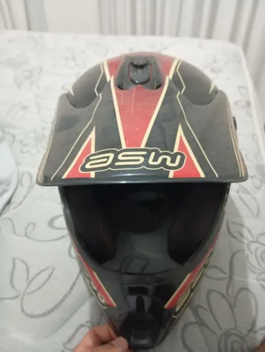Capacete pra trilha motocross.