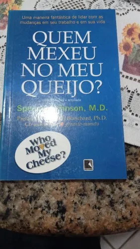 Livros Quem mecheu no meu queijo.