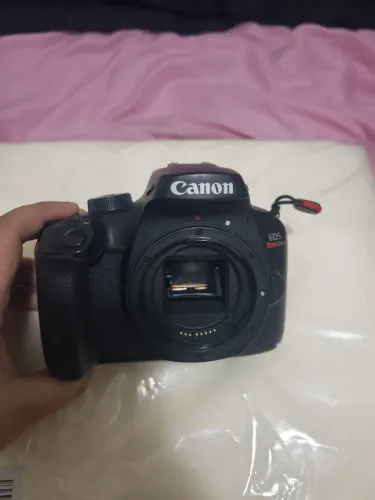 Canon EOS Rebel T100 + Lente 18-55mm