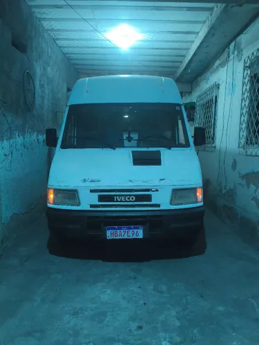 Iveco daily 3510 furgão no documento 