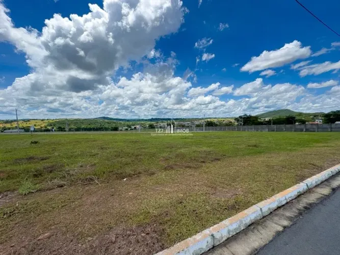 Lote em Condomínio Fechado - Solar Itália, oportunidade com 300 m², quitado e registrado.