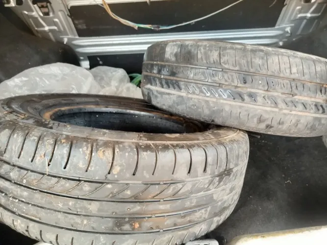 2 pneus 185/70 R14...
