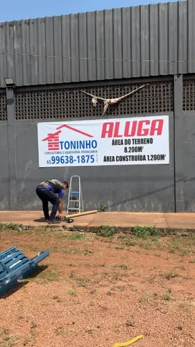 Terreno de 8200m2, com barracão de aproximadamente 1200m2 de área construida.