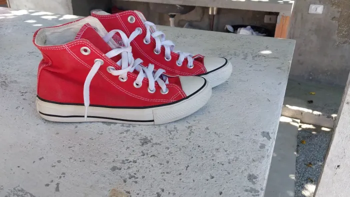 All star vermelho.
