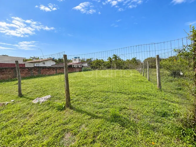 Terreno de 360m² no Carianos