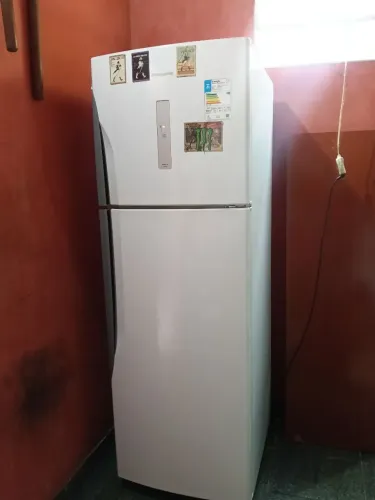Geladeira semi nova