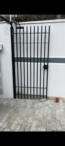 Conjunto de 2 portões, 1 social e 1 de entrada para carros