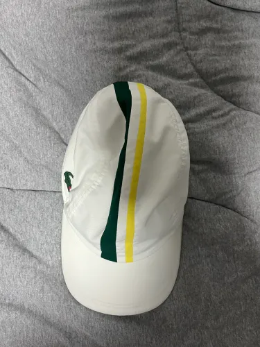 Boné Lacoste "2 Faixa" Edição Limitada Copa do Mundo