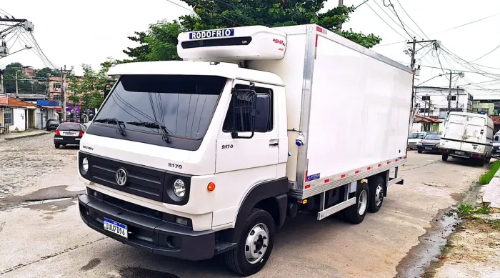Caminhão vw 9 160 trucado de fábrica pneumático..Baú câmara fria
