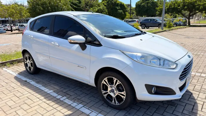 Ford Fiesta 1.6 16V Flex Aut. 5P 2015