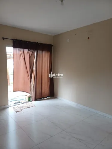 Casa residencial com 2 quartos disponível para venda no bairro Shopping Park em Uberlândia