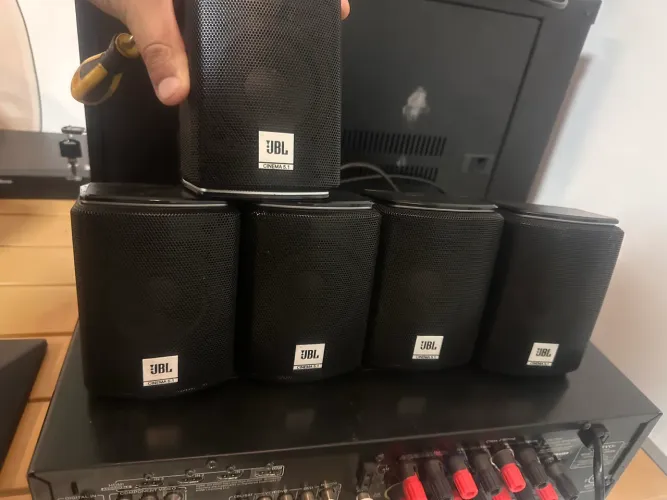 Receiver e caixa de som jbl