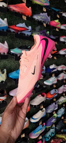 Chuteira Nike Phantom