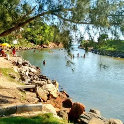 Ponta Negra Excelente 2 q. em condomínio perto do canal