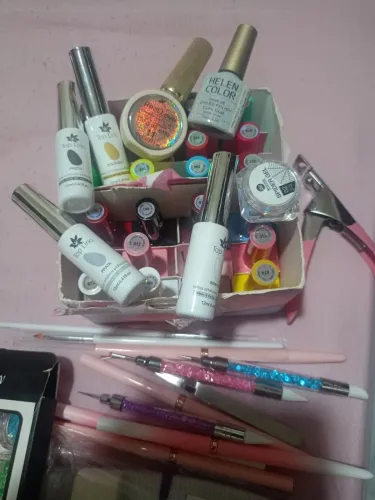 Esmaltes em gel e preparadores nail designer