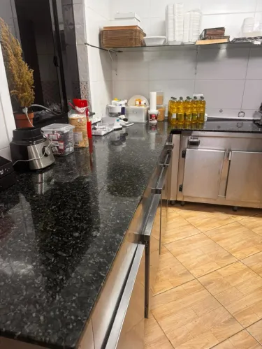 Vende-se refrigerador e frizer junto industrial