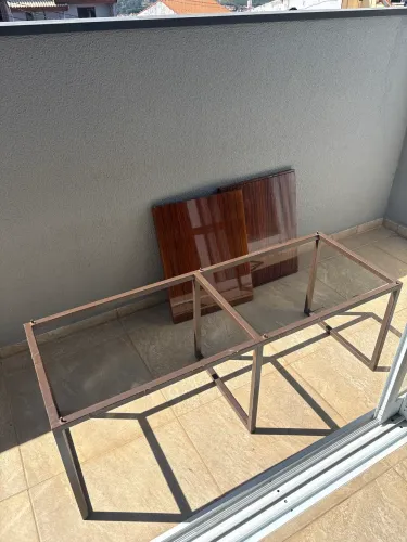 Suporte da aço para mesa de madeira