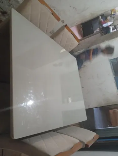 Mesa com 4 cadeiras