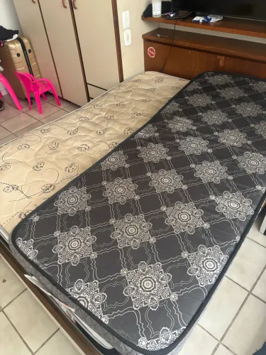 Vendo dois colchões, um de casal e um de solteiro por um preço ótimo