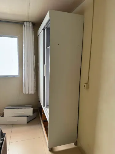 GUARDA ROUPA 4 GAVETAS 2 PORTAS ESPAÇOSO