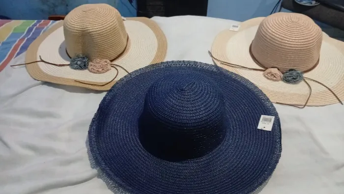 Vendo chapéu de praia
