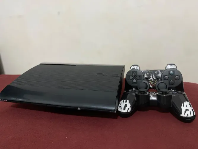 Vendo PlayStation 3 PS3 super Slim + controle personalizado