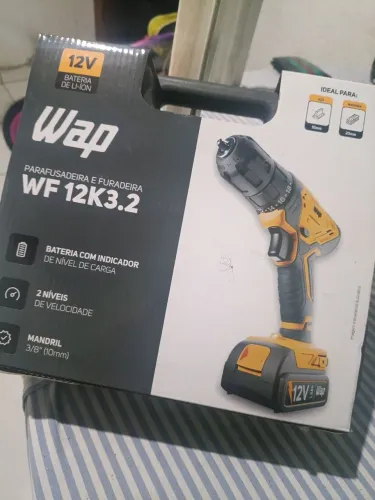 Furadeira e parafusadeira Wap 12v bateria c/maleta