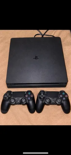 Vendo Um PlayStation 4 dois controles 1 TB de memória 