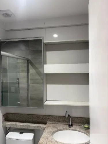 Armário aéreo de banheiro com espelho e nichos ? 120 cm ? R$ 550