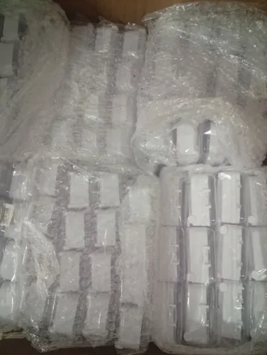 Tem 276 Mini mala de plástico pra lembrancinha de festa 