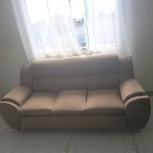 Sofá retrô elegante, lindo impecáve