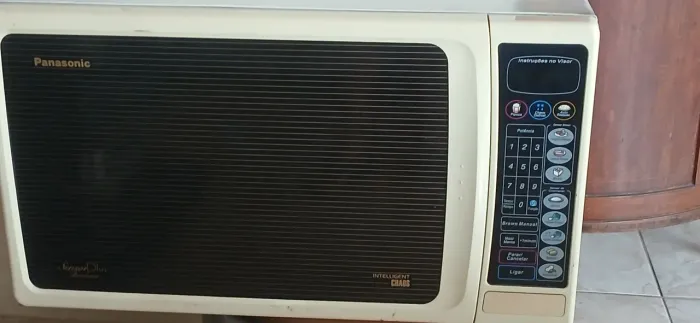 Micro ondas Panasonic Inteligent Chaos Sensor Plus Browner capacidade de 42 Litros .